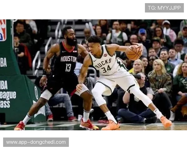 解析曼联防守隐患：定位球与传中成致命短板