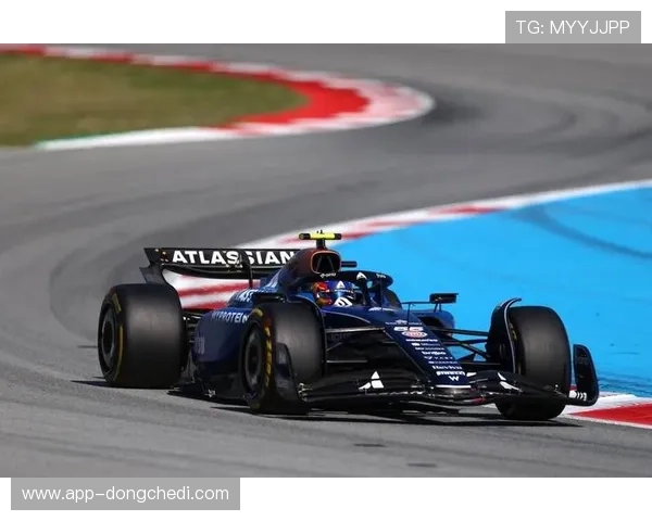 塞恩斯赛车受损仍守季军，威廉姆斯再登颁奖台